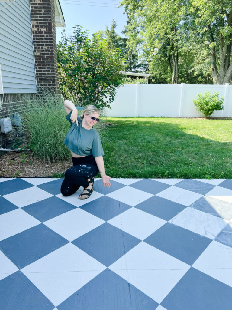 checkered-grid-diy-patio